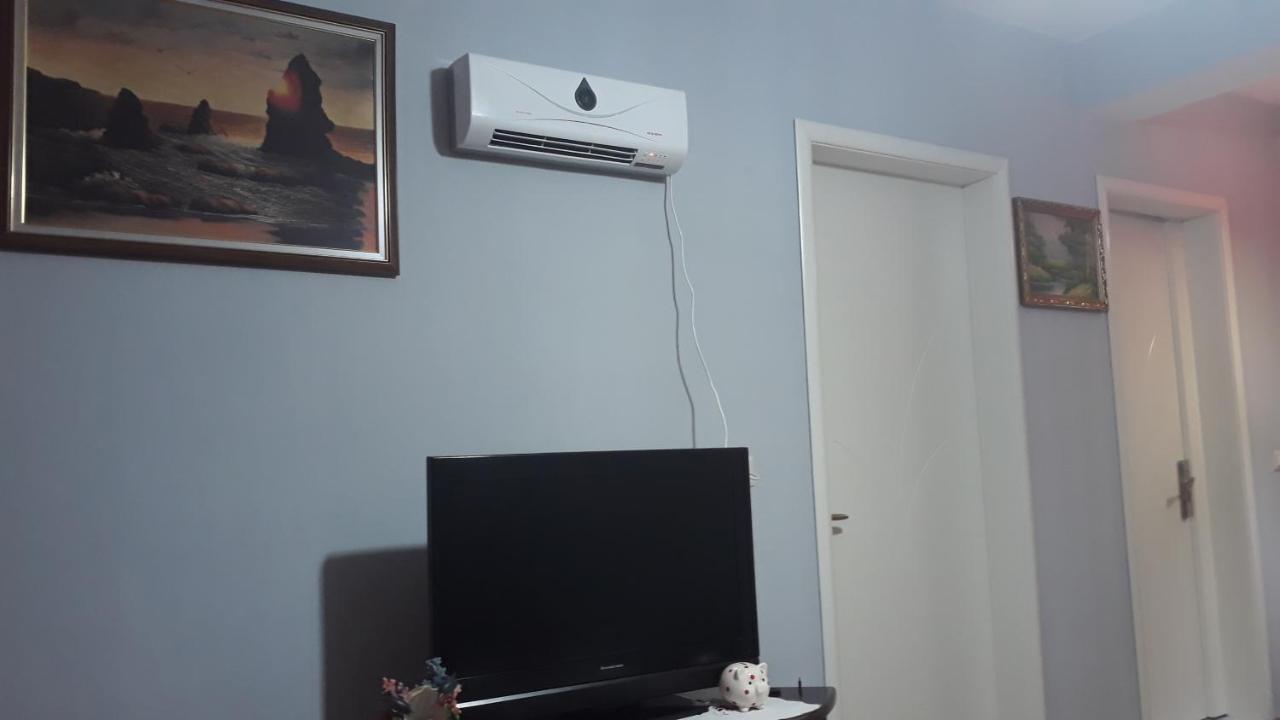 Odise'S Suite Корча Екстериор снимка